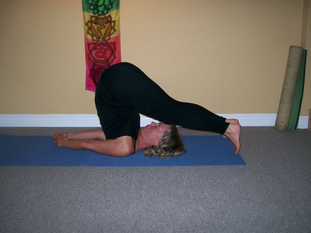 A picture containing wall, person, indoor, floor

Description automatically generated